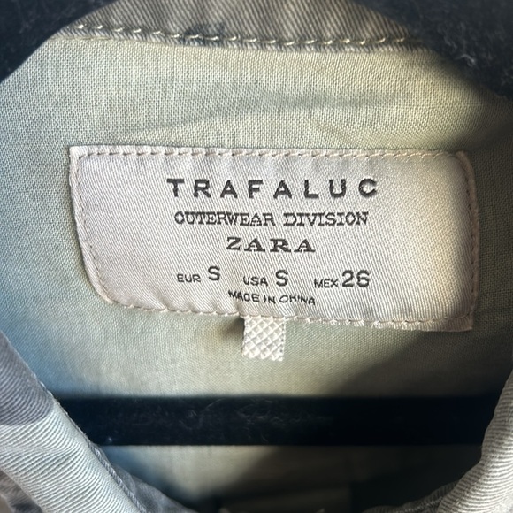 Zara size Small camo jacket in excellent condition. - Picture 3 of 7